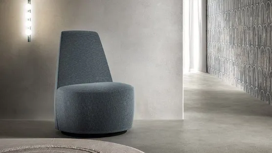 poltroncina dalle forme rotonde