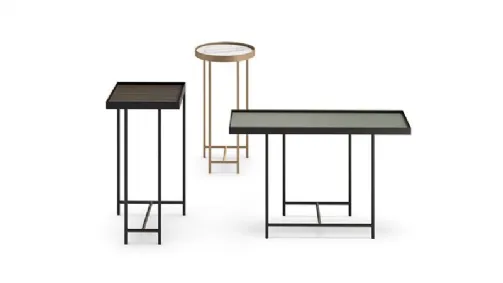 Tavolini di servizio con struttura in metallo