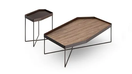 tavolino di design in metallo