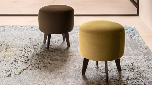   pouf con piedi in metallo tiger