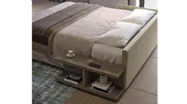 divano letto aperto con comodino